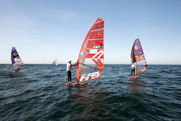 PWA Citroën World Windsurfing Tour Sylt 2026 Day 8 Slalom Foil Men Sylt Westerland, October 3, 2026 Sacha Fortune Slalom Foil Men, France, FRA 655 Nacho Baltasar Summers Slalom Foil Men, Spain, ESP 1 Matteo Iachino Slalom Foil Men, Italy, ITA 140 PWA Citroën World Windsurfing Tour Sylt 2026 Day 8 Slalom Foil Men on October 3, 2026, off Brandenburger Beach, motorboat on Sylt, Westerland, Germany Copyright: xBEAUTIFULxSPORTS AndreasxDickx