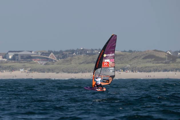 PWA Citroën World Windsurfing Tour Sylt 2026 Day 8 Slalom Foil Men Sylt Westerland, October 3, 2026 Maciek Rutkowski Slalom Foil Men, Poland, POL 23 PWA Citroën World Windsurfing Tour Sylt 2026 Day 8 Slalom Foil Men on October 3, 2026, off Brandenburger Beach, motorboat on Sylt, Westerland, Germany Copyright: xBEAUTIFULxSPORTS AndreasxDickx