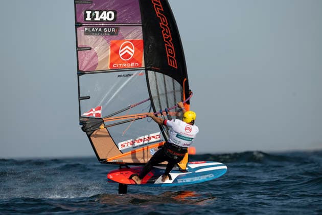 PWA Citroën World Windsurfing Tour Sylt 2026 Day 8 Slalom Foil Men Sylt Westerland, October 3, 2026 Matteo Iachino Slalom Foil Men, Italy, ITA 140 PWA Citroën World Windsurfing Tour Sylt 2026 Day 8 Slalom Foil Men on October 3, 2026, off Brandenburger Beach, motorboat on Sylt, Westerland, Germany Copyright: xBEAUTIFULxSPORTS AndreasxDickx