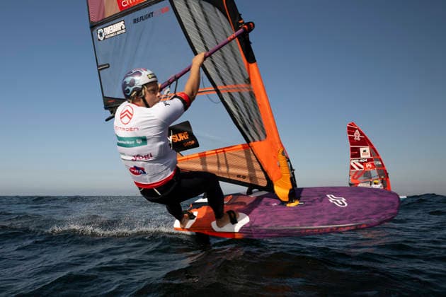 PWA Citroën World Windsurfing Tour Sylt 2026 Day 8 Slalom Foil Men Sylt Westerland, October 3, 2026 Maciek Rutkowski Slalom Foil Men, Poland, POL 23 PWA Citroën World Windsurfing Tour Sylt 2026 Day 8 Slalom Foil Men on October 3, 2026, off Brandenburger Beach, motorboat on Sylt, Westerland, Germany Copyright: xBEAUTIFULxSPORTS AndreasxDickx