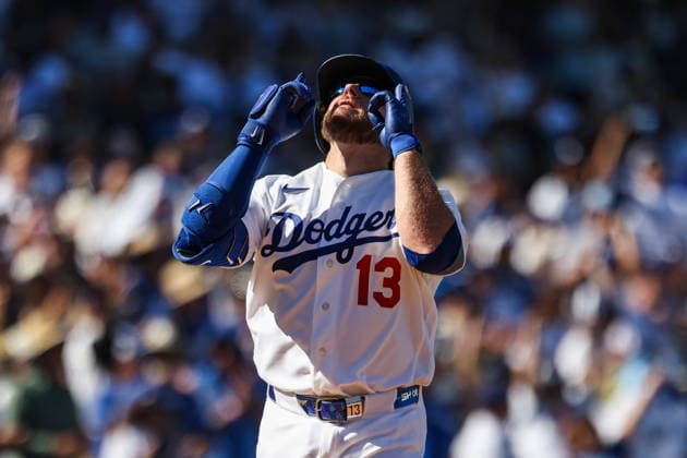 MLB, Baseball Herren, USA National League Division Series - Dodgers vs Braves Game 1 Los Angeles Dodgers third baseman Max Muncy celebrates after hitting a home run during the sixth inning in Game 1 of the National League Division Series between the Atlanta Braves and the Los Angeles Dodgers at UNIQLO Field at Dodger Stadium in Los Angeles, California, USA, 03 October 2026. LOS ANGELES CALIFORNIA UNITED STATES  Copyright: xCHRISxTORRESx