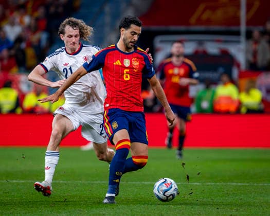 Spain v Czechia - UEFA Nations League 2026 27 Group A3 MD3 OVIEDO, SPAIN - OCTOBER 3: Mikel Merino of Spain is in action with the ball during the UEFA Nations League 2026 27 group phase match between Spain and Czechia at Estadio Carlos Tartiere on October 3, 2026 in Oviedo, Spain. Oviedo Estadio Carlos Tartiere Oviedo Spain Copyright: xAlbertoxGardinx AGardin_20261003_Foot_Spa_Cze_0533