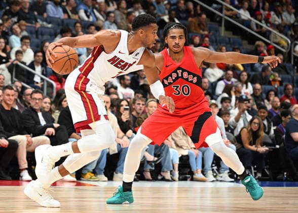 October 3, 2026, Quebec, On, Canada: Miami Heat s Giannis Antetokounmpo drives as Toronto Raptors Collin Murray-Boyles defends during NBA, Basketball Herren, USA preseason basketball action in Quebec City, Saturday, Oct. 3, 2026. Canada News - October 3, 2026 - ZUMAc35_ 20261003_zaf_c35_121 Copyright: xJacquesxBoissinotx