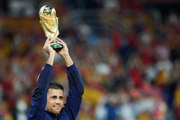 Spain - Czech Republic - UEFA Nations League 2026 27 OVIEDO, SPAIN - OCTOBER 3: Rodri of Spain presents the World Cup Trophy to the fans during the UEFA Nations League 2026 27 group phase match between Spain and Czech Republic at the Carlos Tartiere Stadium on October 3, 2026 in Oviedo, Spain. (Photo by Diego Simon Photo Players Images Magara Press) Oviedo Carlos Tartiere Espana Copyright: xDiegoxSimonx
