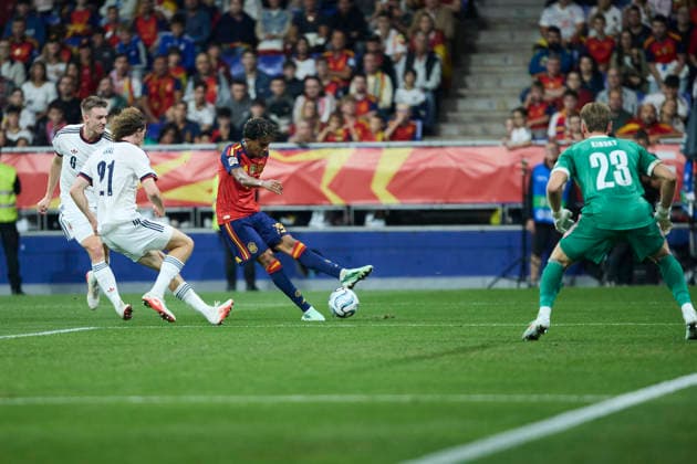 Spain - Czech Republic - UEFA Nations League 2026 27 OVIEDO, SPAIN - OCTOBER 3: Lamine Yamal of Spain in action during the UEFA Nations League 2026 27 group phase match between Spain and Czech Republic at the Carlos Tartiere Stadium on October 3, 2026 in Oviedo, Spain. (Photo by Diego Simon Photo Players Images Magara Press) Oviedo Carlos Tartiere Espana Copyright: xDiegoxSimonx