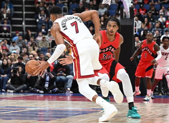 October 3, 2026, Quebec, On, Canada: Miami Heat s Giannis Antetokounmpo drives as Toronto Raptors Collin Murray-Boyles defends during NBA, Basketball Herren, USA preseason basketball action in Quebec City, Saturday, Oct. 3, 2026. Canada News - October 3, 2026 - ZUMAc35_ 20261003_zaf_c35_140 Copyright: xJacquesxBoissinotx
