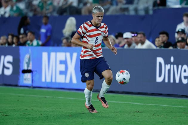 GLENDALE, AZ - OCTOBER 03: United States of America forward Cavan Sullivan (8) controls the ball during the International Friendly, Länderspiel, Nationalmannschaft soccer match between Mexico and the United States of America on October 3, 2026 at State Farm Stadium in Glendale, Arizona. (Photo by Kevin Abele Icon Sportswire) SOCCER: OCT 03 USA vs Mexico EDITORIAL USE ONLY Icon261003015