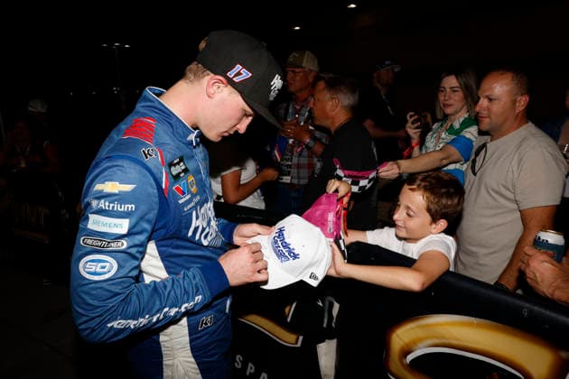 LAS VEGAS, CA - OCTOBER 03: Corey Day ( 17 Hendrick Motorsports HendrickCars.com Chevrolet) signs autographs in victory lane after winning the Focused Health 302 NASCAR, Motorsport, USA O™Reilly Auto Parts Series race on October 3, 2026, at Las Vegas Motor Speedway in Las Vegas, NV. (Photo by Jeff Speer LVMS Icon Sportswire) AUTO: OCT 03 NASCAR O™Reilly Auto Parts Series Focused Health 302 EDITORIAL USE ONLY Icon26100318975