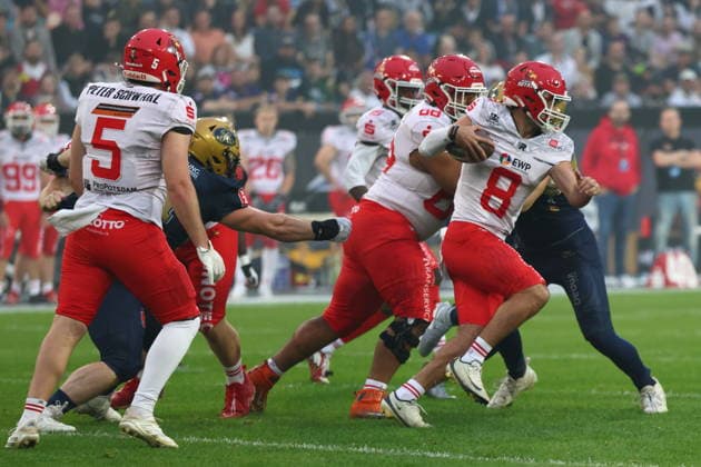 Bay Harvey (Potsdam Royals, 8) runs with the ball, Dresden Monarchs vs Potsdam Royals, American Football, GFL, German Football League, Season 2026, GFL-Bowl, 03.10.2026, GFLBowl2026 Photo: PFA Klaus Sack Dresden Rudolf-Harbig-Stadion Deutschland Copyright: xPFA KlausxSackx