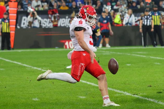 Corey Jeeves (Potsdam Royals, 5) punts the ball, Dresden Monarchs vs Potsdam Royals, American Football, GFL, German Football League, Season 2026, GFL-Bowl, 03.10.2026, GFLBowl2026 Photo: PFA Klaus Sack Dresden Rudolf-Harbig-Stadion Deutschland Copyright: xPFA KlausxSackx