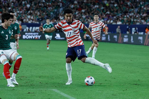 GLENDALE, AZ - OCTOBER 03: United States of America midfielder Malik Tillman (17) controls the ball during the International Friendly, Länderspiel, Nationalmannschaft soccer match between Mexico and the United States of America on October 3, 2026 at State Farm Stadium in Glendale, Arizona. (Photo by Kevin Abele Icon Sportswire) SOCCER: OCT 03 USA vs Mexico EDITORIAL USE ONLY Icon261003037