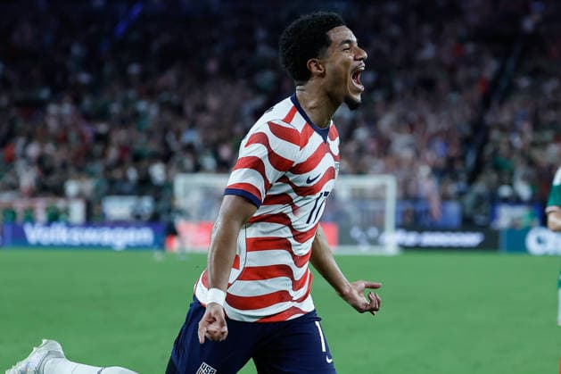 GLENDALE, AZ - OCTOBER 03: United States of America midfielder Malik Tillman (17) reacts after scoring during the International Friendly, Länderspiel, Nationalmannschaft soccer match between Mexico and the United States of America on October 3, 2026 at State Farm Stadium in Glendale, Arizona. (Photo by Kevin Abele Icon Sportswire) SOCCER: OCT 03 USA vs Mexico EDITORIAL USE ONLY Icon261003042