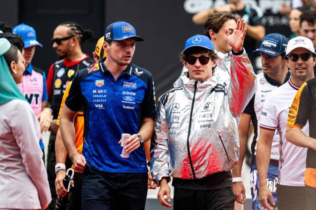 F1 - BAHRAIN GRAND PRIX IN MALAYSIA 2026 VERSTAPPEN Max (nld), Red Bull Racing Ford RB22, portrait KIMI ANTONELLI Andrea (ita), Mercedes AMG F1 Team W17, portrait during the 2026 Formula 1 Bahrain Grand Prix in Malaysia, 16th round of the 2026 Formula One World Championship, WM, Weltmeisterschaft from October 2 to 4, 2026 on the Sepang International Circuit, in Sepang, Malaysia - SepangMalaysia  Copyright: xALBERTOxVIMERCATIx
