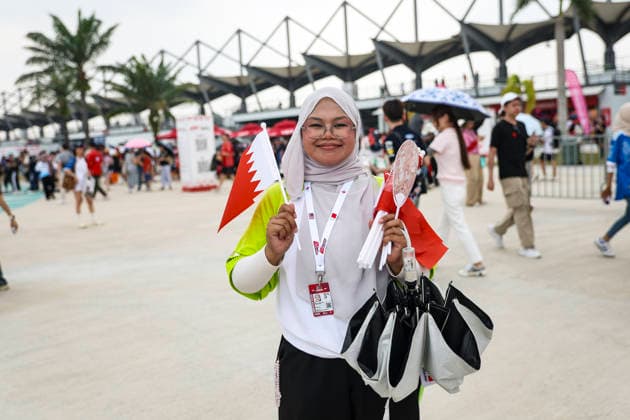 F1 - BAHRAIN GRAND PRIX IN MALAYSIA 2026 Bahrain volunteers during the 2026 Formula 1 Bahrain Grand Prix in Malaysia, 16th round of the 2026 Formula One World Championship, WM, Weltmeisterschaft from October 2 to 4, 2026 on the Sepang International Circuit, in Sepang, Malaysia - SepangMalaysia Copyright: xXavixBonillax