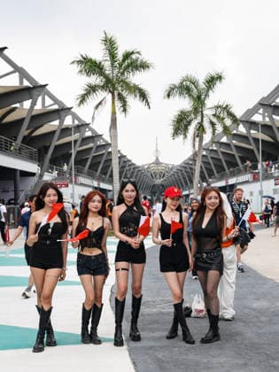 F1 - BAHRAIN GRAND PRIX IN MALAYSIA 2026 spectators, fans with Bahrain flag, drapeau during the 2026 Formula 1 Bahrain Grand Prix in Malaysia, 16th round of the 2026 Formula One World Championship, WM, Weltmeisterschaft from October 2 to 4, 2026 on the Sepang International Circuit, in Sepang, Malaysia - SepangMalaysia  Copyright: xXavixBonillax