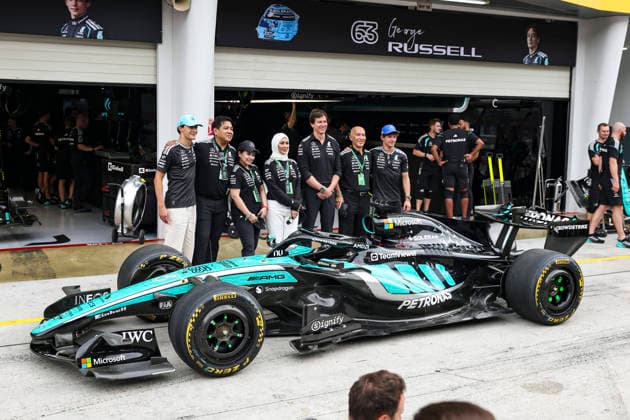 F1 - BAHRAIN GRAND PRIX IN MALAYSIA 2026 WOLFF Toto (aut), Team Principal & CEO of Mercedes AMG F1 Team, portrait RUSSELL George (gbr), Mercedes AMG F1 Team W17, portrait KIMI ANTONELLI Andrea (ita), Mercedes AMG F1 Team W17, portrait during the 2026 Formula 1 Bahrain Grand Prix in Malaysia, 16th round of the 2026 Formula One World Championship, WM, Weltmeisterschaft from October 2 to 4, 2026 on the Sepang International Circuit, in Sepang, Malaysia - SepangMalaysia  Copyright: xXavixBonillax