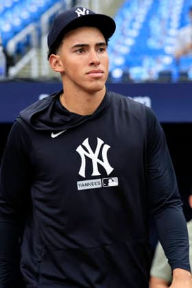 October 3, 2026, St. Petersburg, Florida, USA: New York Yankees shortstop George Lombard Jr. (96) takes the field during pregame warmups prior to game one of the ALDS for the 2026 MLB, Baseball Herren, USA Playoffs against the Tampa Bay Rays on October 3, 2026 at Tropicana Field. The Rays beat the Yankees 1-0. St. Petersburg USA - ZUMAh180 20261003_zsp_h180_008 Copyright: xKimxHukarix