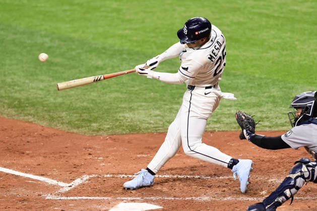 October 3, 2026, St. Petersburg, Florida, USA: Tampa Bay Rays right fielder Victor Mesa Jr. (25) singles to left field in the fourth inning of game one of the ALDS for the 2026 MLB, Baseball Herren, USA Playoffs against the New York Yankees on October 3, 2026 at Tropicana Field. The Rays beat the Yankees 1-0. St. Petersburg USA - ZUMAh180 20261003_zsp_h180_067 Copyright: xKimxHukarix