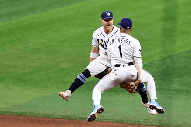 October 3, 2026, St. Petersburg, Florida, USA: Tampa Bay Rays infielders Taylor Walls (6) and Richie Palacious (1) celebrate the win after game one of the ALDS for the 2026 MLB, Baseball Herren, USA Playoffs against the New York Yankees on October 3, 2026 at Tropicana Field. The Rays beat the Yankees 1-0. St. Petersburg USA - ZUMAh180 20261003_zsp_h180_105 Copyright: xKimxHukarix