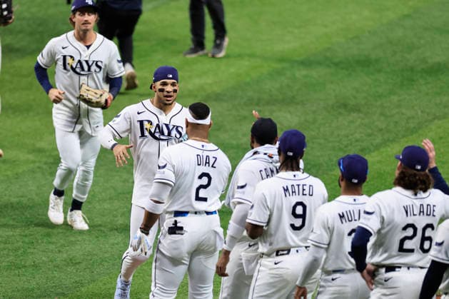 October 3, 2026, St. Petersburg, Florida, USA: Handshakes for the winners as the Tampa Bay Rays celebrate the win after game one of the ALDS for the 2026 MLB, Baseball Herren, USA Playoffs against the New York Yankees on October 3, 2026 at Tropicana Field. The Rays beat the Yankees 1-0. St. Petersburg USA - ZUMAh180 20261003_zsp_h180_095 Copyright: xKimxHukarix