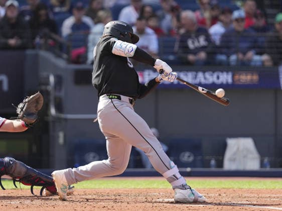 Baseball: Division Series between White Sox and Guardians Chicago White Sox first baseman Munetaka Murakami hits a two-run home run in the fourth inning of Game 1 of the American League Division Series against the Cleveland Guardians at Progressive Field in Cleveland, Ohio, on Oct. 3, 2026. A14AA0005629847P