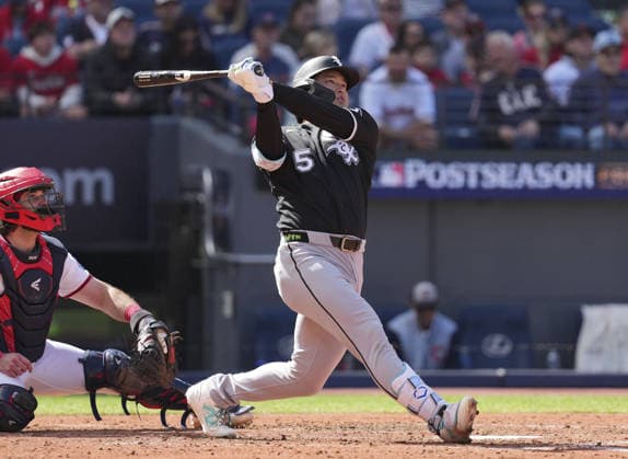 Baseball: Division Series between White Sox and Guardians Chicago White Sox first baseman Munetaka Murakami hits a two-run home run in the fourth inning of Game 1 of the American League Division Series against the Cleveland Guardians at Progressive Field in Cleveland, Ohio, on Oct. 3, 2026. A14AA0005629848P
