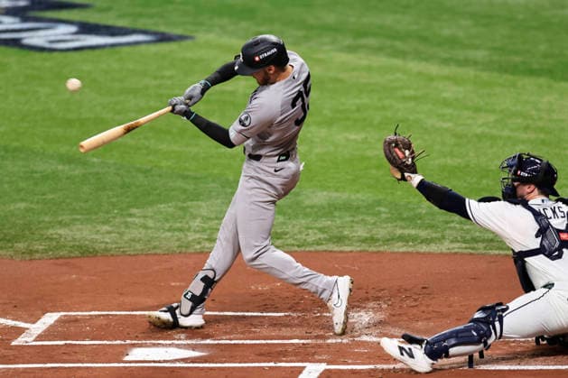 October 3, 2026, St. Petersburg, Florida, USA: New York Yankees left fielder Cody Bellinger (35) flies out to Tampa Bay Rays right fielder Victor Mesa Jr. (25) during the first inning of game one of the ALDS for the 2026 MLB, Baseball Herren, USA Playoffs on October 3, 2026 at Tropicana Field. The Rays beat the Yankees 1-0. St. Petersburg USA - ZUMAh180 20261003_zsp_h180_034 Copyright: xKimxHukarix
