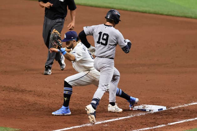 October 3, 2026, St. Petersburg, Florida, USA: Tampa Bay Rays first baseman Jonathan Aranda (8) gets the out on New York Yankees third baseman Ryan McMahon (19) in the sixth inning of game one of the ALDS for the 2026 MLB, Baseball Herren, USA Playoffs on October 3, 2026 at Tropicana Field. The Rays beat the Yankees 1-0. St. Petersburg USA - ZUMAh180 20261003_zsp_h180_026 Copyright: xKimxHukarix