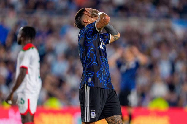 Burkina Faso v Argentina BUENOS AIRES, - OCTOBER 3: Enzo Fernandez 24 of Argentina reacts to missing a shot during a game between Burkina Faso and Argentina at Estadio Monumental on October 3, 2026 in Buenos Aires, STATE . Buenos Aires Estadio Monumental Argentnina Copyright: xAndrewxJ.xClark ISIxPhotosx 10001
