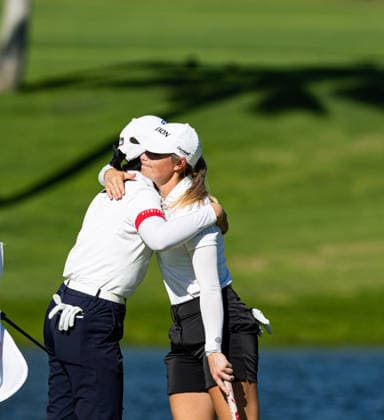 October 3, 2026, Honolulu, Hawaii, USA: YAHUI ZHANG, left, and BROOKE MATTHEWS, right, hug after completing 18 holes of gold in the 3rd round at the 2026 Lotte Championship at Hoakalei Country Club, Ewa Beach, Hawaii, USA. Honolulu USA - ZUMAm310 20261003_zsp_m310_047 Copyright: xElliotxMilesx