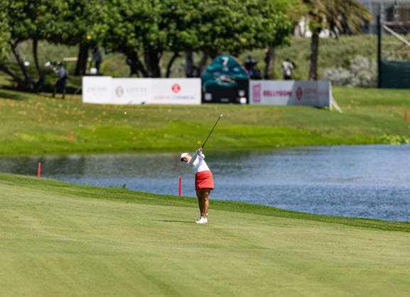 October 3, 2026, Honolulu, Hawaii, USA: JESSICA PORVASNIK makes an approach shot from the 7th fairway during Round 3 of the 2026 Lotte Championship at Hoakalei Country Club, Ewa Beach, Hawaii, USA. 2026 Lotte Championship Presented By Hoakalei  - ZUMAm310 20261003_zsp_m310_031 Copyright: xElliotxMilesx