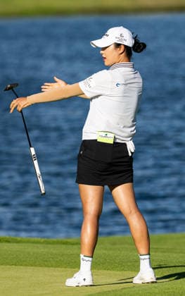 October 3, 2026, Honolulu, Hawaii, USA: INA YOON watches her putt on the 18th green during Round 3 of the 2026 Lotte Championship at Hoakalei Country Club, Ewa Beach, Hawaii, USA. 2026 Lotte Championship Presented By Hoakalei  - ZUMAm310 20261003_zsp_m310_066 Copyright: xElliotxMilesx