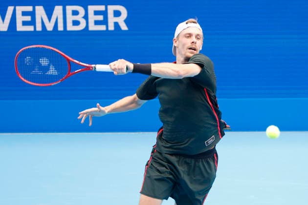 October 4, 2026, Tokyo, Japan: Denis Shapovalov (Canada) returns a shot against Carlos Alcaraz (Spain) during their quarterfinal match at the Kinoshita Group Japan Open Tennis Championships at Ariake Colosseum in Tokyo. Shapovalov suffered an injury, forcing him to retire early in the second set. The tournament runs from September 29 to October 6. Alcaraz won 7-6(3), 2-1 Tokyo Japan - ZUMAm191 20261004_aap_m191_075 Copyright: xRodrigoxReyesxMarinx