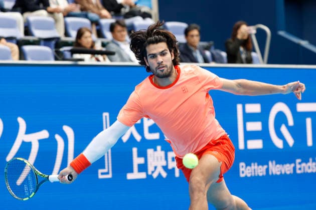 October 4, 2026, Tokyo, Japan: Carlos Alcaraz (Spain) returns a shot against Denis Shapovalov (Canada) during their quarterfinal match at the Kinoshita Group Japan Open Tennis Championships at Ariake Colosseum in Tokyo. Shapovalov suffered an injury, forcing him to retire early in the second set. The tournament runs from September 29 to October 6. Alcaraz won 7-6(3), 2-1 Tokyo Japan - ZUMAm191 20261004_aap_m191_058 Copyright: xRodrigoxReyesxMarinx