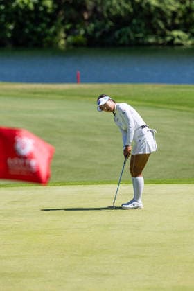 October 3, 2026, Honolulu, Hawaii, USA: DONGEUN LEE watches her putt at the 7th green during Round 3 of the 2026 Lotte Championship at Hoakalei Country Club, Ewa Beach, Hawaii, USA. Honolulu USA - ZUMAm310 20261003_zsp_m310_028 Copyright: xElliotxMilesx