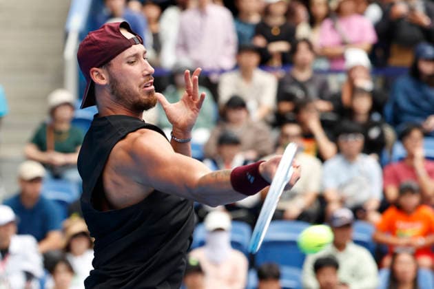 October 4, 2026, Tokyo, Japan: Kyrian Jacquet (France) returns a shot against Jaume Munar (Spain) during their Quarter-final match at the Kinoshita Group Japan Open Tennis Championships at Ariake Colosseum in Tokyo. The tournament runs from September 29 to October 6. Munar won 6-4, 6-2. Tokyo Japan - ZUMAm191 20261004_aap_m191_040 Copyright: xRodrigoxReyesxMarinx