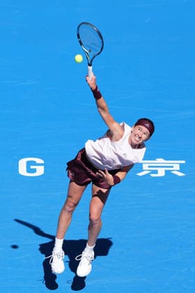 (261004) -- BEIJING, Oct. 4, 2026 -- Nikola Bartunkova serves during the women s singles third round match between Aryna Sabalenka of Belarus and Nikola Bartunkova of the Czech Republic at 2026 China Open tennis tournament in Beijing, China, Oct. 4, 2026. ) (SP)CHINA-BEIJING-TENNIS-CHINA OPEN-WOMEN S SINGLES(CN) JuxHuanzong 