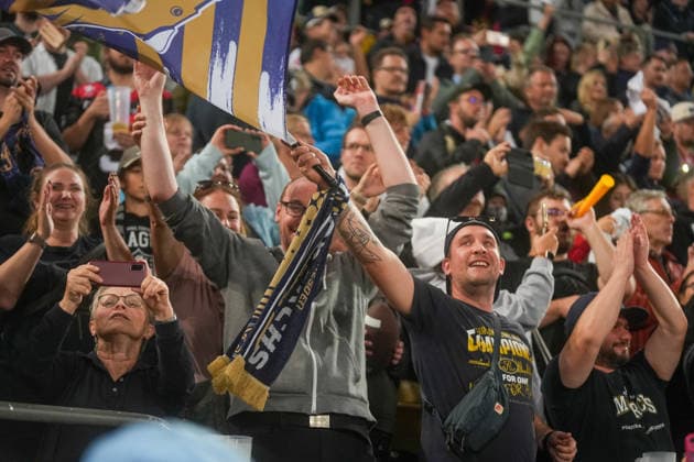 Cheering Dresden Monarchs fans: Dresden Monarchs vs. Potsdam Royals, American football, German Football League, GFL Bowl, 2026 season, October 3, 2026: Dresden Monarchs vs. Potsdam Royals, American football, German Football League, GFL Bowl, 2026 season, March 10, 2026, Dresden Copyright: xEibner-Pressefoto PiaxSchindlerx EP_PSR