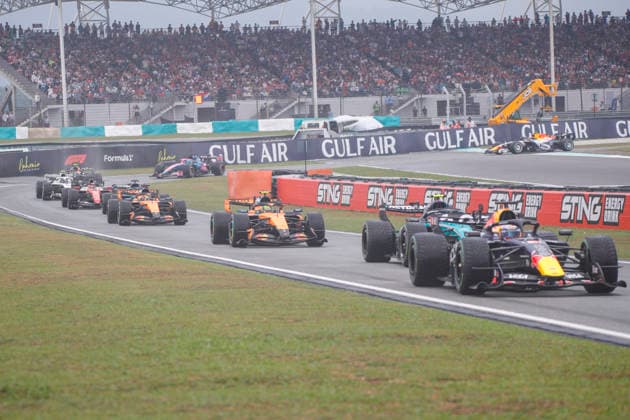 Formula 1 Gulf Air Bahrain Grand Prix in Malaysia 2026 Max Verstappen (NED), Oracle Red Bull Racing , RB22, Car 3 and the other cars entering the pit lane during red flag, Formula 1 Gulf Air Bahrain Grand Prix in Malaysia 2026 on October 4., 2026 in Sepang International Circuit, Sepang, Malaysia Zsombor Toth Sepang Sepang International Circuit Selangor Malaysia Copyright: xZsomborxTothx
