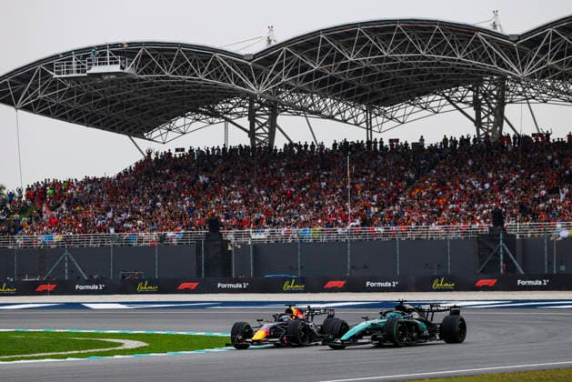 F1 - BAHRAIN GRAND PRIX IN MALAYSIA 2026 03 VERSTAPPEN Max (nld), Red Bull Racing Ford RB22, 63 RUSSELL George (gbr), Mercedes AMG F1 Team W17, action during the 2026 Formula 1 Bahrain Grand Prix in Malaysia, 16th round of the 2026 Formula One World Championship, WM, Weltmeisterschaft from October 2 to 4, 2026 on the Sepang International Circuit, in Sepang, Malaysia - SepangMalaysia  Copyright: xANTONINxVINCENTx