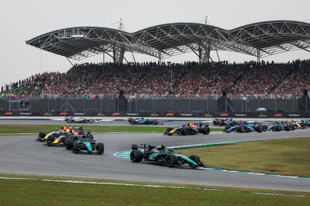 F1 - BAHRAIN GRAND PRIX IN MALAYSIA 2026 Start of the race, 12 KIMI ANTONELLI Andrea (ita), Mercedes AMG F1 Team W17, action during the 2026 Formula 1 Bahrain Grand Prix in Malaysia, 16th round of the 2026 Formula One World Championship, WM, Weltmeisterschaft from October 2 to 4, 2026 on the Sepang International Circuit, in Sepang, Malaysia - SepangMalaysia  Copyright: xEricxAlonsox