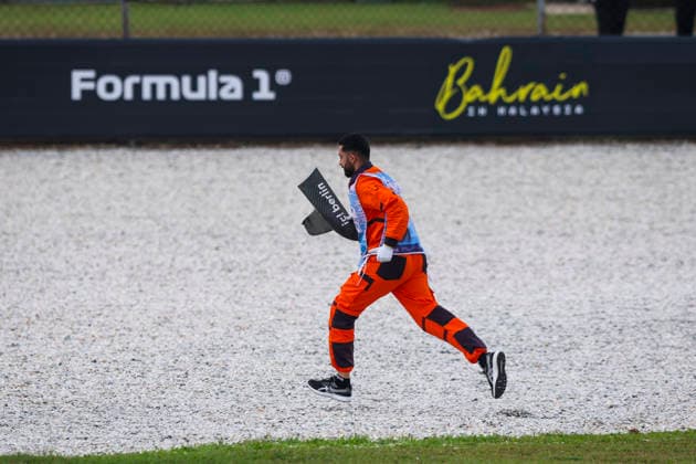 F1 - BAHRAIN GRAND PRIX IN MALAYSIA 2026 Marshall picking up some debris during the 2026 Formula 1 Bahrain Grand Prix in Malaysia, 16th round of the 2026 Formula One World Championship, WM, Weltmeisterschaft from October 2 to 4, 2026 on the Sepang International Circuit, in Sepang, Malaysia - SepangMalaysia  Copyright: xXavixBonillax