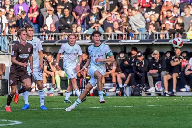 Ahlstrand, Erik Pauli 16, Philipp Sander, Gladbach, Germany; Hamburg, Millerntor Stadium; soccer; Bundesliga 1 and 2; FC St. Pauli, Borussia Mönchengladbach