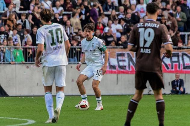 Kaars, Martijn Pauli 16, Philipp Sander, Gladbach on the Ball, Germany, Hamburg, Millerntor Stadium, soccer, Bundesliga 1 and 2, FC St. Pauli, Borussia Mönchengladbach