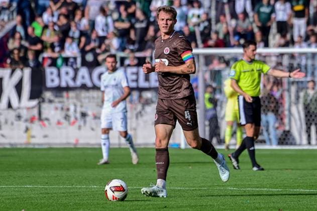 Nemeth David Pauli in Action: Germany, Hamburg Millerntor Stadium, Soccer, Bundesliga 1 and 2, FC St. Pauli, Borussia Mönchengladbach