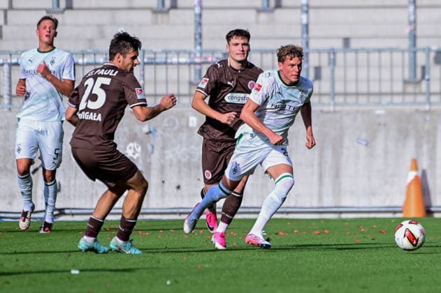 Adam Dzwigala, Arkadiusz Pyrka, St. Pauli 25, Robin Hack, Gladbach, Germany, Hamburg Millerntor Stadium, soccer, Bundesliga 1 and 2, FC St. Pauli, Borussia Mönchengladbach