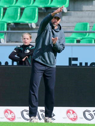 Hannover 96 coach Sandro Wagner gestures during the friendly match between Hannover 96 and SC Verl, Heinz von Heiden Arena on October 3, 2026, in Hannover, Germany. Photo by Marco Steinbrenner, DeFodi Images. Coach Sandro Wagner of Hannover 96 gestures during the friendly match between Hannover 96 and SC Verl at Heinz von Heiden Arena on October 3, 2026 in Hannover, Germany. Photo by Marco Steinbrenner, DeFodi Images. Photo by Marco Steinbrenner, DeFodi Images.