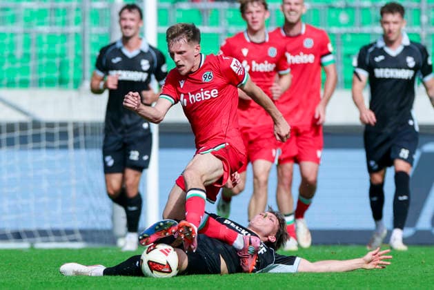 Emir Sahiti of Hannover 96 and Fabian Wessig of SC Verl battle for the ball during the friendly match between Hannover 96 and SC Verl, Heinz von Heiden Arena on October 3, 2026, in Hannover, Germany. Photo by Marco Steinbrenner, DeFodi Images. Emir Sahiti of Hannover 96 and Fabian Wessig of SC Verl battle for the ball during the friendly match between Hannover 96 and SC Verl at Heinz von Heiden Arena on October 3, 2026 in Hanover, Germany. Photo by Marco Steinbrenner, DeFodi Images. Photo by Marco Steinbrenner, DeFodi Images.