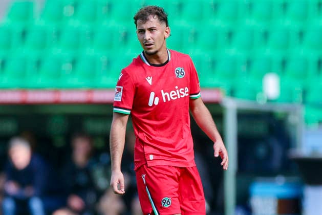 Taycan Ectibasi of Hannover 96 watches during the friendly match between Hannover 96 and SC Verl, Heinz von Heiden Arena on October 3, 2026, in Hannover, Germany. Photo by Marco Steinbrenner, DeFodi Images. Taycan Ectibasi of Hannover 96 looks on during the friendly match between Hannover 96 and SC Verl at Heinz von Heiden Arena on October 3, 2026 in Hanover, Germany. Photo by Marco Steinbrenner, DeFodi Images. Photo by Marco Steinbrenner, DeFodi Images