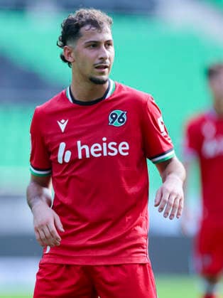 Taycan Ectibasi of Hannover 96 watches during the friendly match between Hannover 96 and SC Verl, Heinz von Heiden Arena on October 3, 2026, in Hannover, Germany. Photo by Marco Steinbrenner, DeFodi Images. Taycan Ectibasi of Hannover 96 looks on during the friendly match between Hannover 96 and SC Verl at Heinz von Heiden Arena on October 3, 2026 in Hanover, Germany. Photo by Marco Steinbrenner, DeFodi Images. Photo by Marco Steinbrenner, DeFodi Images.